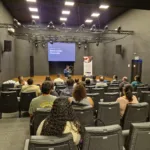 Palestra do PROENH-RJ para hoteleiros no Centro Cultural Manoel Camargo, em Arraial do Cabo