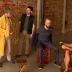 Elenco do espetáculo Rei de Copas em cena: Ricardo Santos, João Miller, Lucas Garbois e Maria Paula Marini