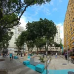 Praça Sarah Kubitschek revitalizada, em Copacabana, com novos equipamentos de lazer