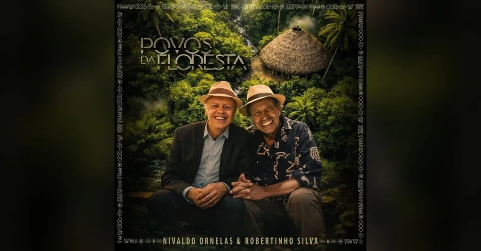 Capa do álbum Aos Povos da Floresta com Nivaldo Ornelas e Robertinho Silva sorrindo, de chapéu, sentados diante de mata e de uma cabana de palha