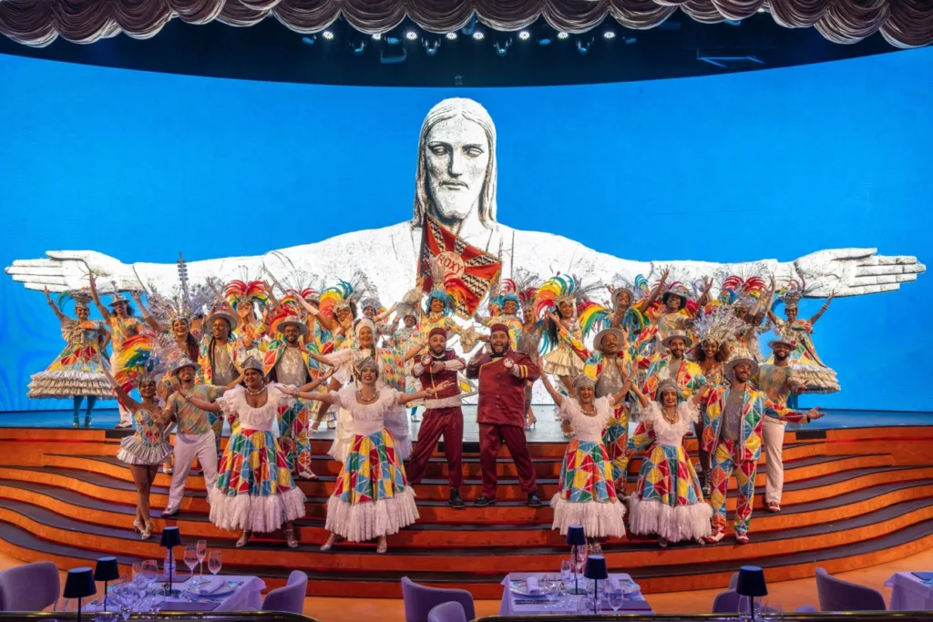 Apresentação do espetáculo no palco do Roxy Dinner Show em Copacabana