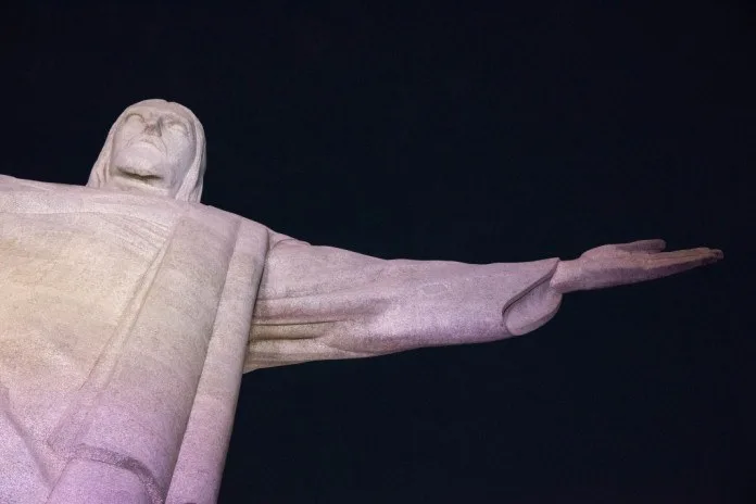 Escadaria e estátua do Cristo Redentor, no Corcovado, onde está prevista a instalação de uma Via Sacra com 14 estações