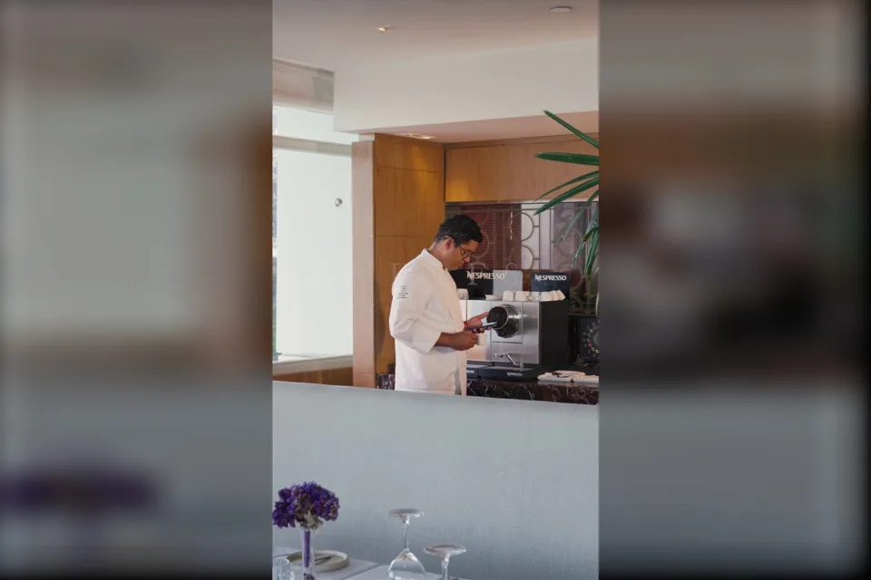 Chefs Ataniel Souza, do Sheraton Grand Rio, e Raul Vieira, do Terraço Jardins (Renaissance São Paulo), em jantar especial no L’Etoile em 31 de outubro