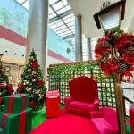 Cadeira do Papai Noel na decoração Bosque do Natal do Shopping Metropolitano Barra