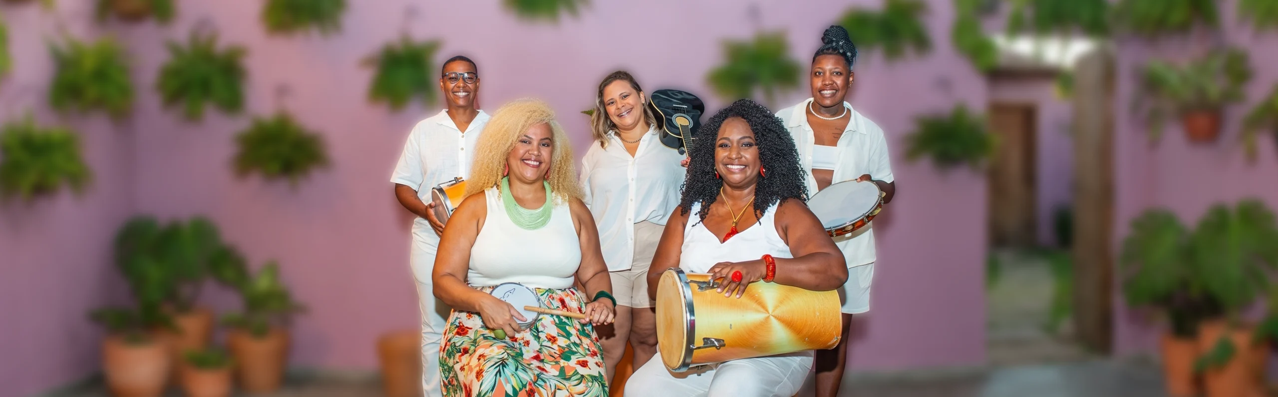 Arte de divulgação da roda de samba Só Damas, Só Mangueira!, do Sesc RJ