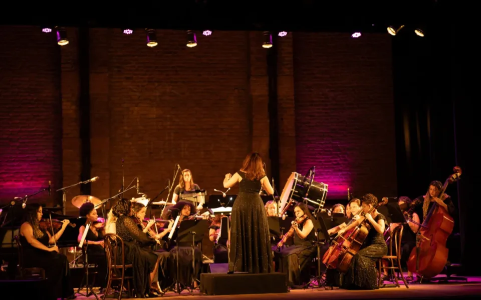 Musicistas da Orquestra Filarmônica Metropolitana no projeto Sons Pelas Mulheres